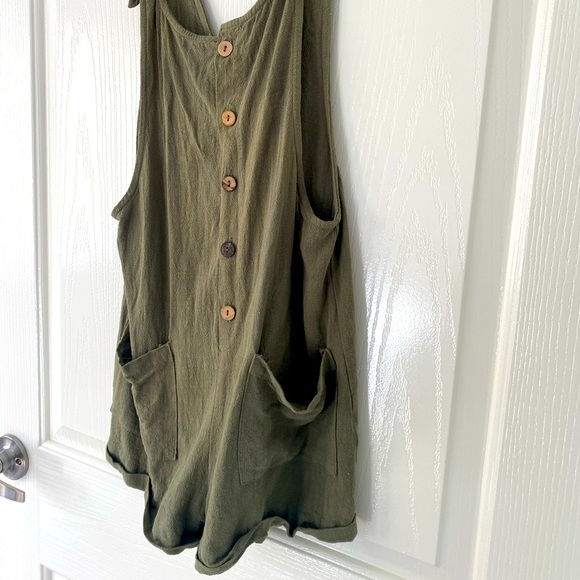 Khaki short overalls - Picture 3 of 3